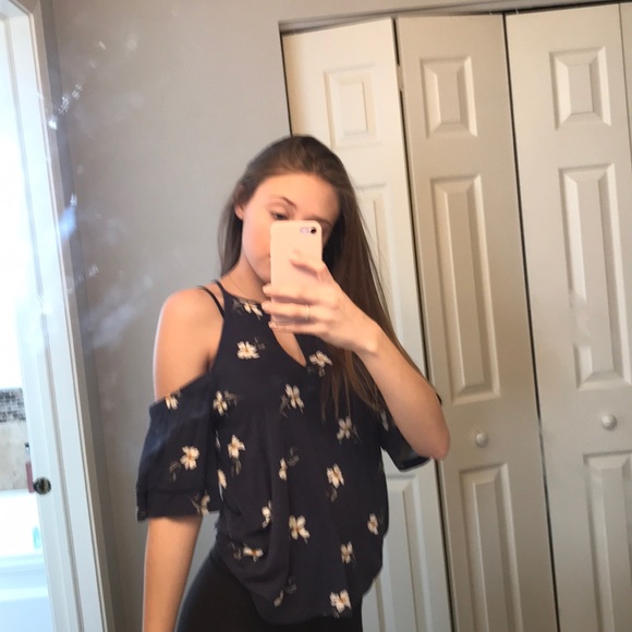 Flower shirt - Picture 2 of 5